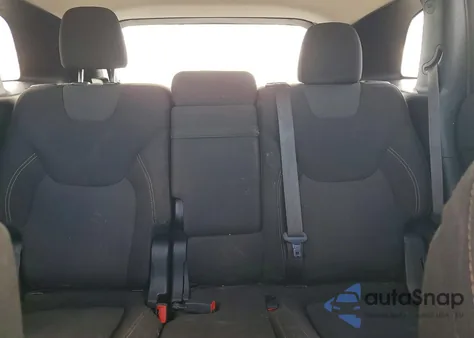 2016 Jeep Cherokee Latitude z USA, uszkodzony, nr VIN 1C4PJMCS2GW211417